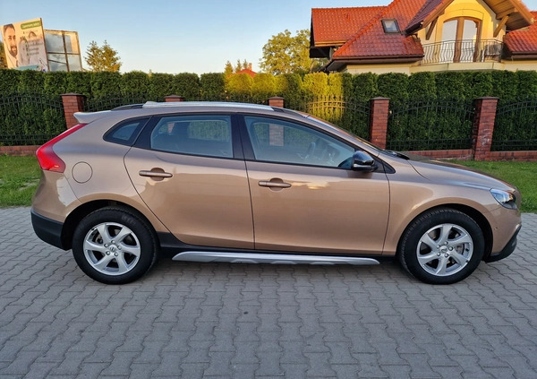 Volvo V40 cena 89000 przebieg: 14990, rok produkcji 2017 z Brodnica małe 172